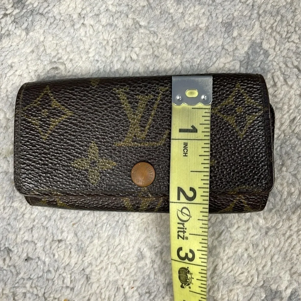 Louis Vuitton Monogram Key Case Holder 4 Key